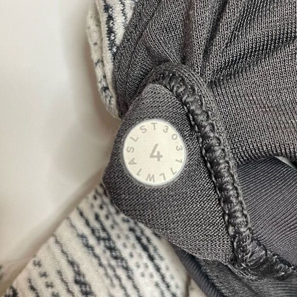 Lululemon Raise The Barre Tank Tiger Space Dye Black White / Dark Carbon Size 4 - Picture 9 of 10